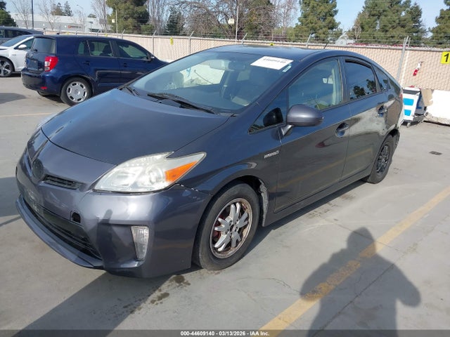 Toyota Prius Two 2015 JTDKN3DU6F0442024 Image 2