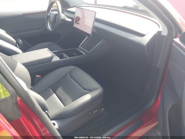 7SAYGDED8TF530209 Tesla Model Y