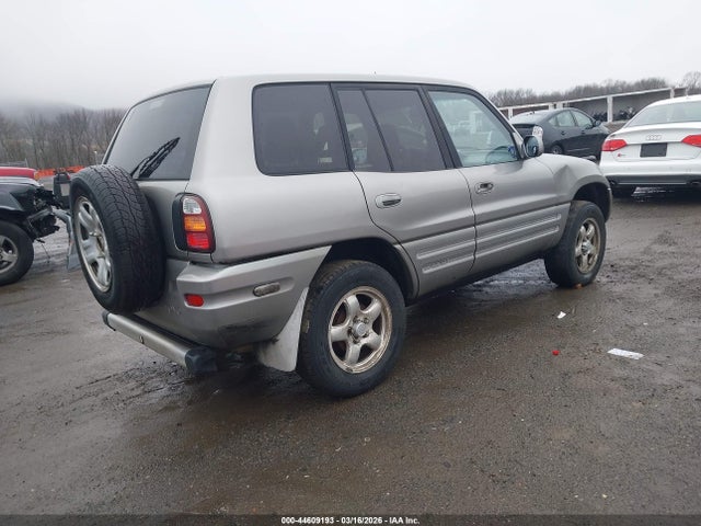 1999 TOYOTA RAV4 JT3HP10VXX7142734 Photo 3