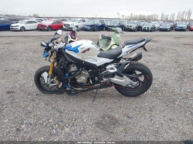 44609223 :رقم المزاد ، WB10D2102GZ355432 vin ، 2016 Bmw S 1000 Rr مزاد بيع
