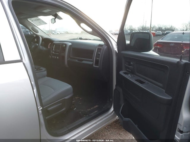 Aukcja sprzedaży 2017 Ram 1500 Express  4x4 5'7 Box, vin: 1C6RR7KG9HS589119, numer aukcji: 44609278