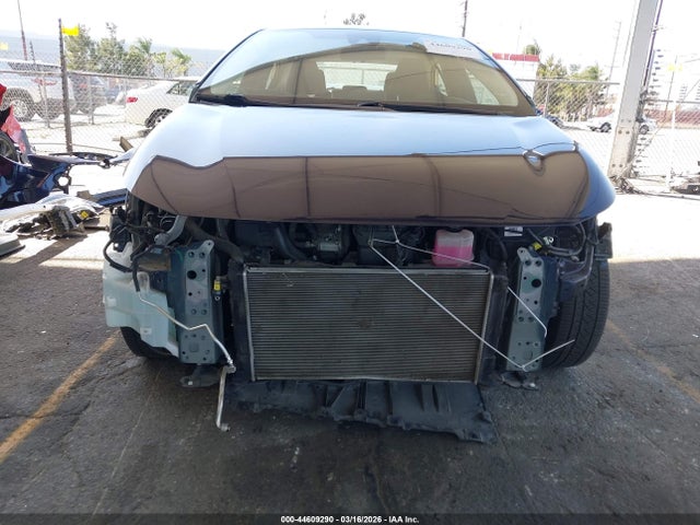 Toyota Corolla Hybrid Le 2022 JTDEAMDE6NJ061872 Image 13