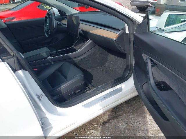 2019 TESLA MODEL 3 5YJ3E1EA9KF326437 Photo 4