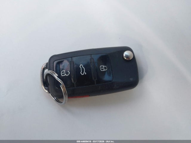 3VWD17AJ2GM320388 Volkswagen Jetta 1.8t Sport