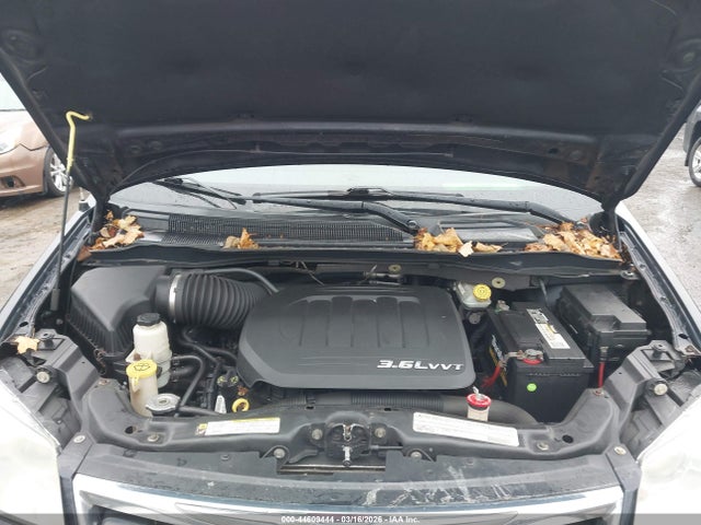 Продажа на аукционе авто 2011 Chrysler Town & Country Touring-l, vin: 2A4RR8DG8BR746217, номер лота: 44609444