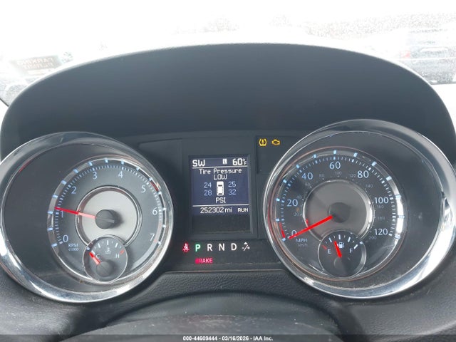 Продажа на аукционе авто 2011 Chrysler Town & Country Touring-l, vin: 2A4RR8DG8BR746217, номер лота: 44609444