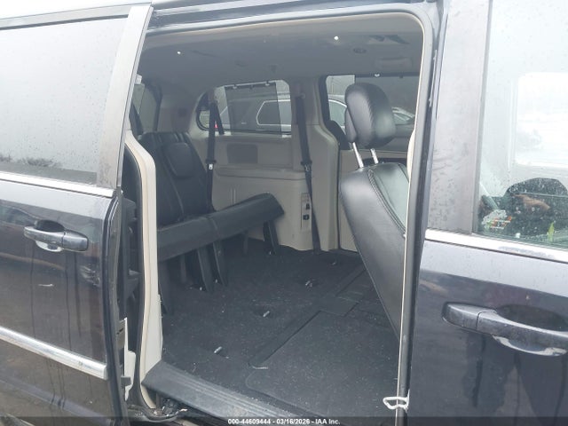 Продажа на аукционе авто 2011 Chrysler Town & Country Touring-l, vin: 2A4RR8DG8BR746217, номер лота: 44609444