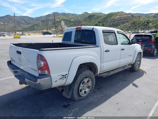 44609477 :رقم المزاد ، 3TMLU4EN0FM189588 vin ، 2015 Toyota Tacoma Base V6 مزاد بيع
