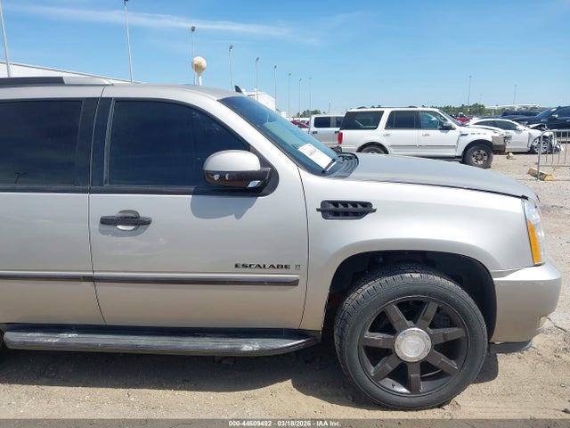 44609492 :رقم المزاد ، 1GYEC63838R159386 vin ، 2008 Cadillac Escalade Standard مزاد بيع