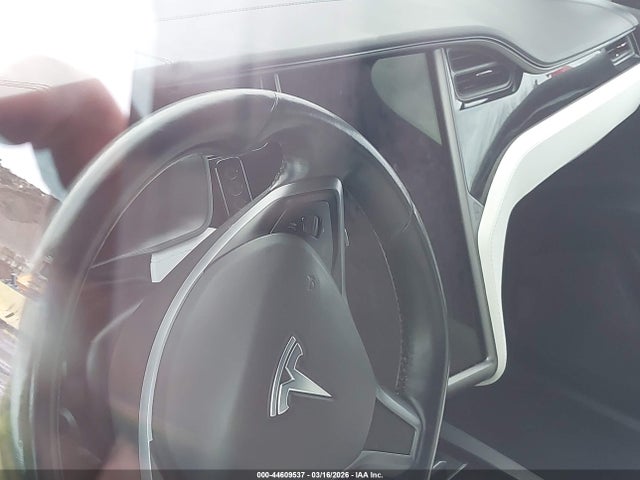 Продажа на аукционе авто 2018 Tesla Model X 100d/75d/p100d, vin: 5YJXCAE2XJF142591, номер лота: 44609537