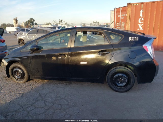 Toyota Prius Two 2015 JTDKN3DUXF0451406 Image 13