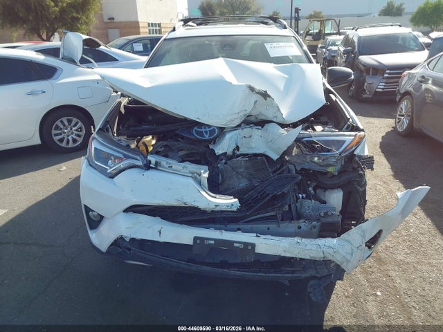 JTMNFREV5JJ747098 Toyota RAV4 SE
