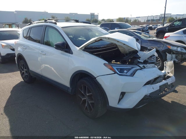 JTMNFREV5JJ747098 Toyota RAV4 SE