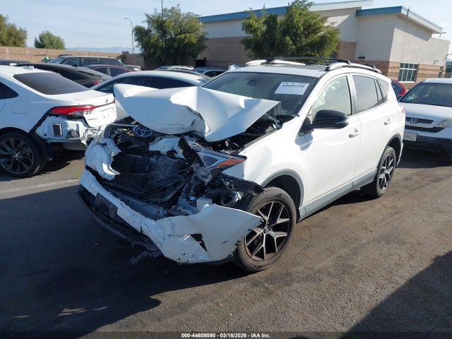 JTMNFREV5JJ747098 Toyota RAV4 SE