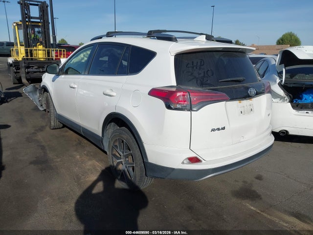 JTMNFREV5JJ747098 Toyota RAV4 SE