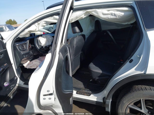 JTMNFREV5JJ747098 Toyota RAV4 SE