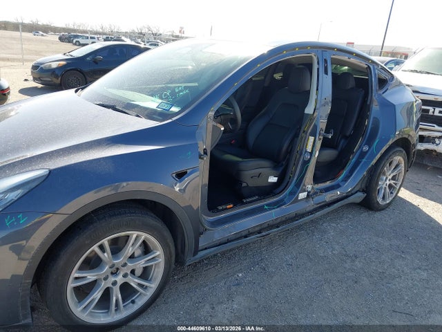 2023 Tesla Model Y Awd/long Range Dual Motor All-wheel Drive მანქანა იყიდება აუქციონზე, vin: 7SAYGDEE0PA069860, აუქციონის ნომერი: 44609610