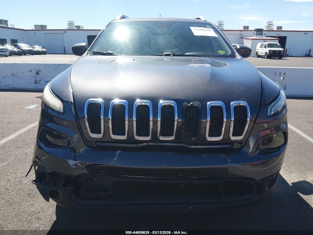 1C4PJLCB9HW668186 Jeep Cherokee Latitude Fwd