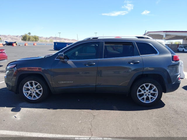 1C4PJLCB9HW668186 Jeep Cherokee Latitude Fwd