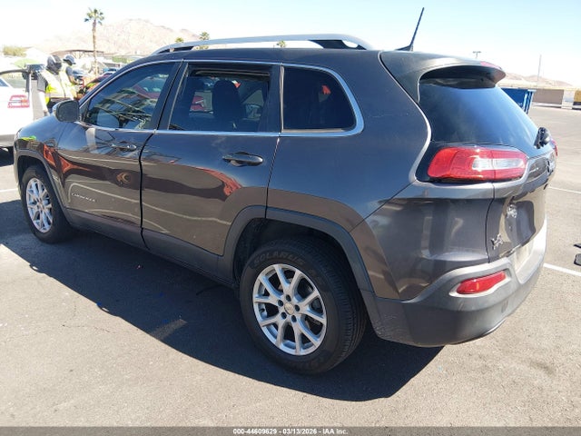 1C4PJLCB9HW668186 Jeep Cherokee Latitude Fwd