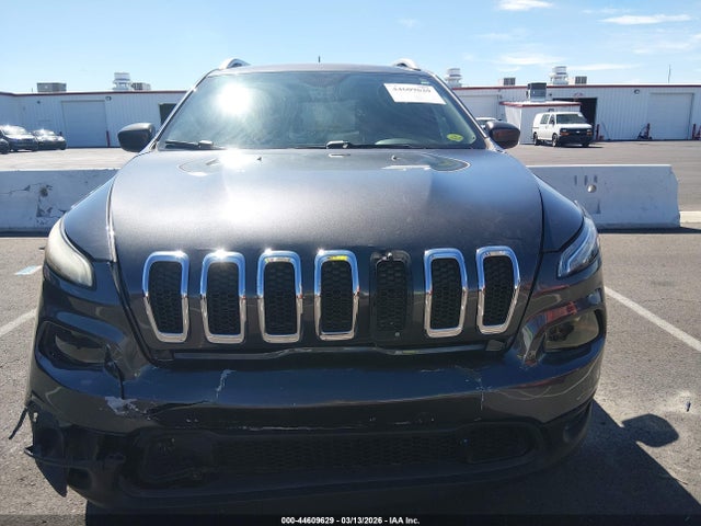 1C4PJLCB9HW668186 Jeep Cherokee Latitude Fwd