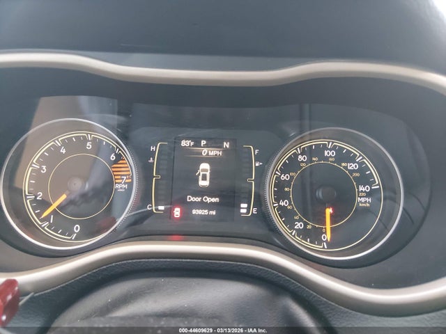 1C4PJLCB9HW668186 Jeep Cherokee Latitude Fwd