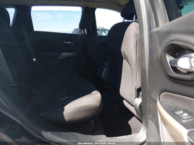 1C4PJLCB9HW668186 Jeep Cherokee Latitude Fwd
