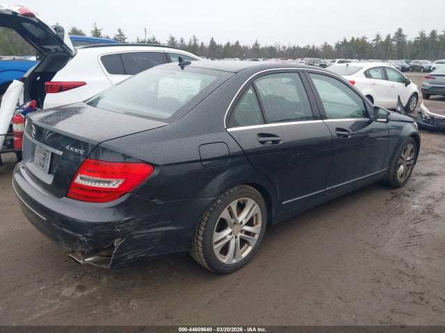 Продаж на аукціоні авто 2012 Mercedes-benz C 300 Luxury 4matic, vin: WDDGF8BB4CR200007, номер лоту: 44609640