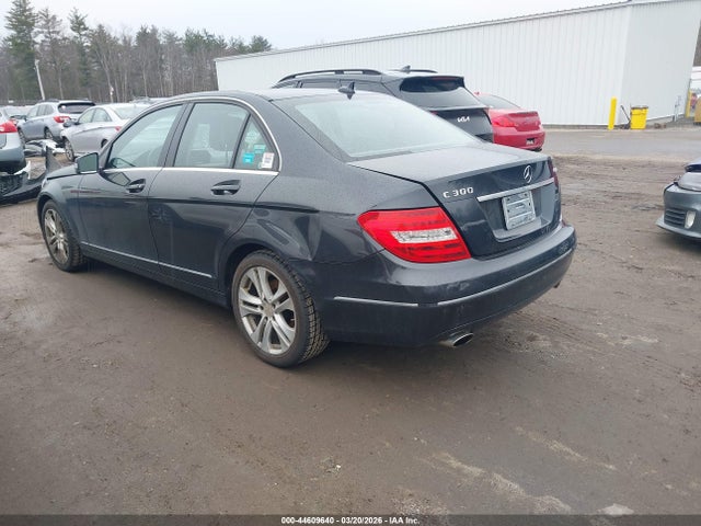 Продаж на аукціоні авто 2012 Mercedes-benz C 300 Luxury 4matic, vin: WDDGF8BB4CR200007, номер лоту: 44609640