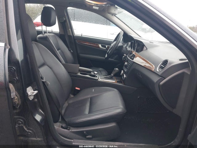 Продаж на аукціоні авто 2012 Mercedes-benz C 300 Luxury 4matic, vin: WDDGF8BB4CR200007, номер лоту: 44609640