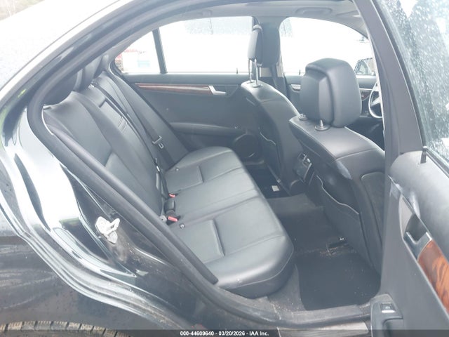 Продаж на аукціоні авто 2012 Mercedes-benz C 300 Luxury 4matic, vin: WDDGF8BB4CR200007, номер лоту: 44609640