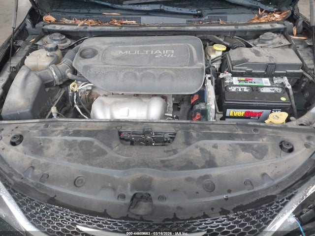 2015 Chrysler 200 Limited მანქანა იყიდება აუქციონზე, vin: 1C3CCCAB1FN533982, აუქციონის ნომერი: 44609663