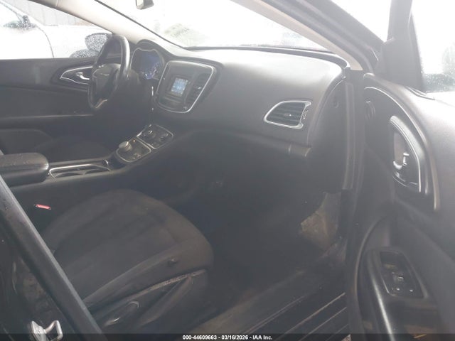 2015 Chrysler 200 Limited მანქანა იყიდება აუქციონზე, vin: 1C3CCCAB1FN533982, აუქციონის ნომერი: 44609663