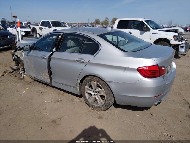 2011 BMW 528I WBAFR1C50BC747951 Photo 2