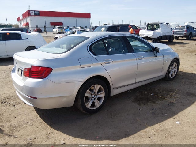 2011 BMW 528I WBAFR1C50BC747951 Photo 3