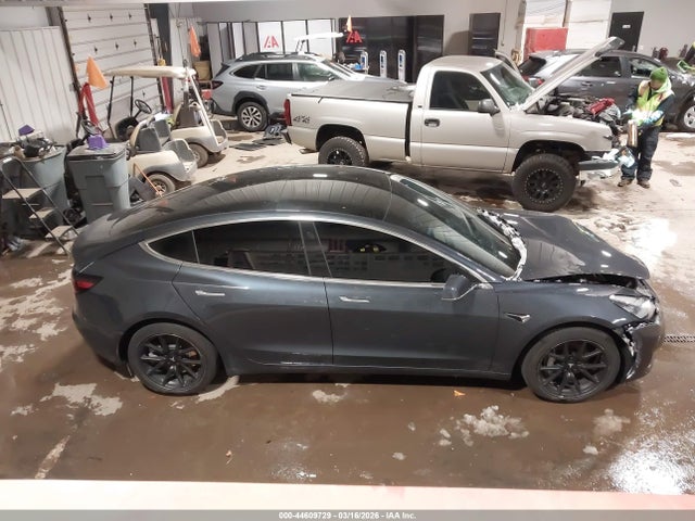 Продажа на аукционе авто 2019 Tesla Model 3 Long Range/performance, vin: 5YJ3E1EB8KF452281, номер лота: 44609729