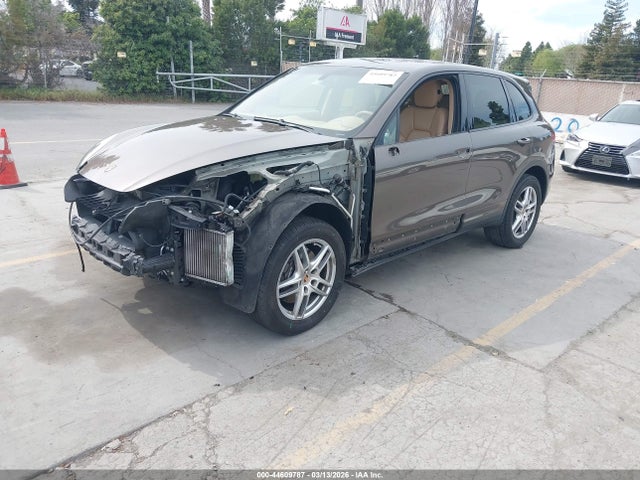 Porsche Cayenne Diesel 2014 WP1AF2A23ELA32234 Image 2