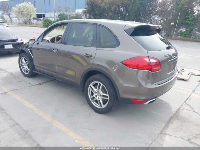 Porsche Cayenne Diesel 2014 WP1AF2A23ELA32234 Image 3