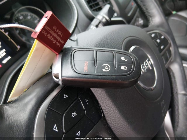 44609795 :رقم المزاد ، 1C4PJMLN6KD163953 vin ، 2019 Jeep Cherokee Latitude Plus 4x4 مزاد بيع