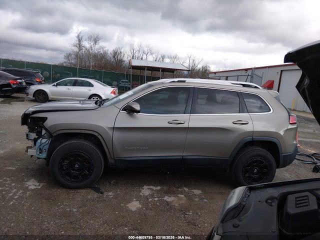 44609795 :رقم المزاد ، 1C4PJMLN6KD163953 vin ، 2019 Jeep Cherokee Latitude Plus 4x4 مزاد بيع