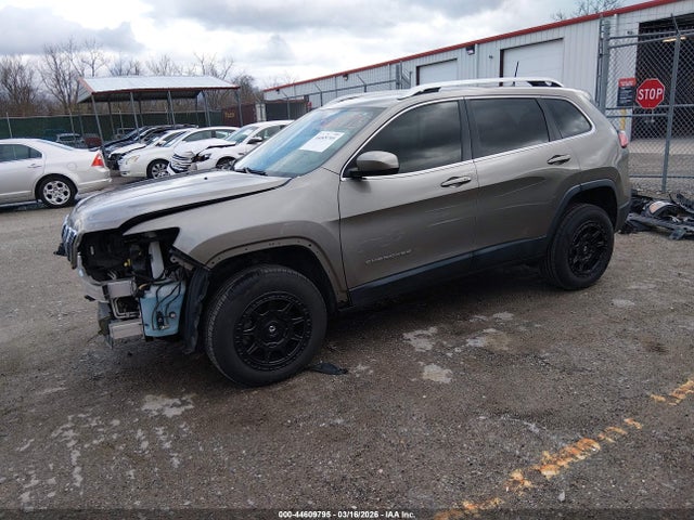 44609795 :رقم المزاد ، 1C4PJMLN6KD163953 vin ، 2019 Jeep Cherokee Latitude Plus 4x4 مزاد بيع