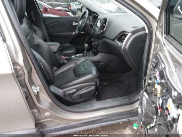 44609795 :رقم المزاد ، 1C4PJMLN6KD163953 vin ، 2019 Jeep Cherokee Latitude Plus 4x4 مزاد بيع