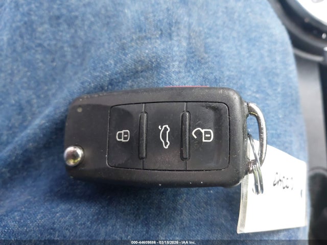 Продажа на аукционе авто 2013 Volkswagen Beetle 2.5l, vin: 3VWJX7AT5DM683542, номер лота: 44609886