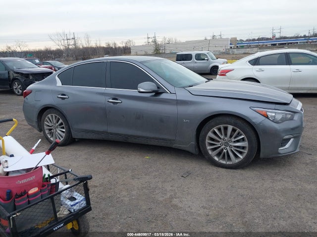 44609917 :رقم المزاد ، JN1EV7AR8JM611825 vin ، 2018 Infiniti Q50 3.0t Luxe مزاد بيع