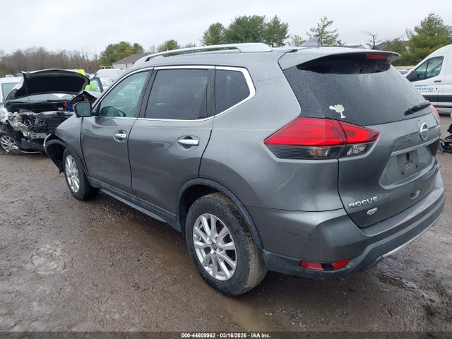 44609962 :رقم المزاد ، 5N1AT2MV0HC794632 vin ، 2017 Nissan Rogue Sv مزاد بيع