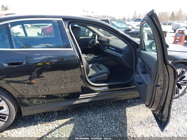 44609992 :رقم المزاد ، WBY33FK01RCP95140 vin ، 2024 Bmw I5 Edrive40 مزاد بيع