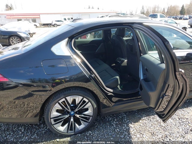 44609992 :رقم المزاد ، WBY33FK01RCP95140 vin ، 2024 Bmw I5 Edrive40 مزاد بيع