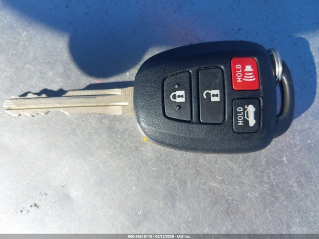 5YFBURHE6JP813805 Toyota COROLLA SE