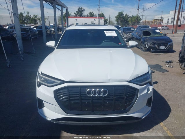 WA1LAAGE1NB013749 Audi E-tron Premium Plus Quattro