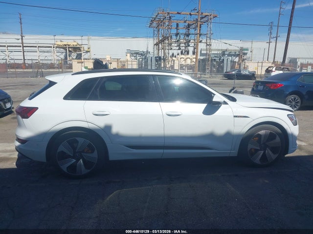WA1LAAGE1NB013749 Audi E-tron Premium Plus Quattro
